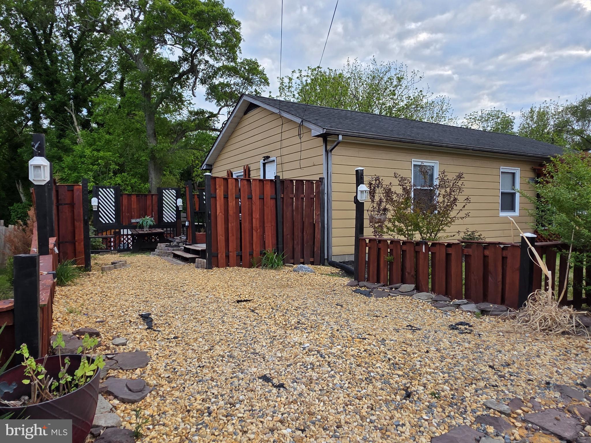 LAUREL - Residential