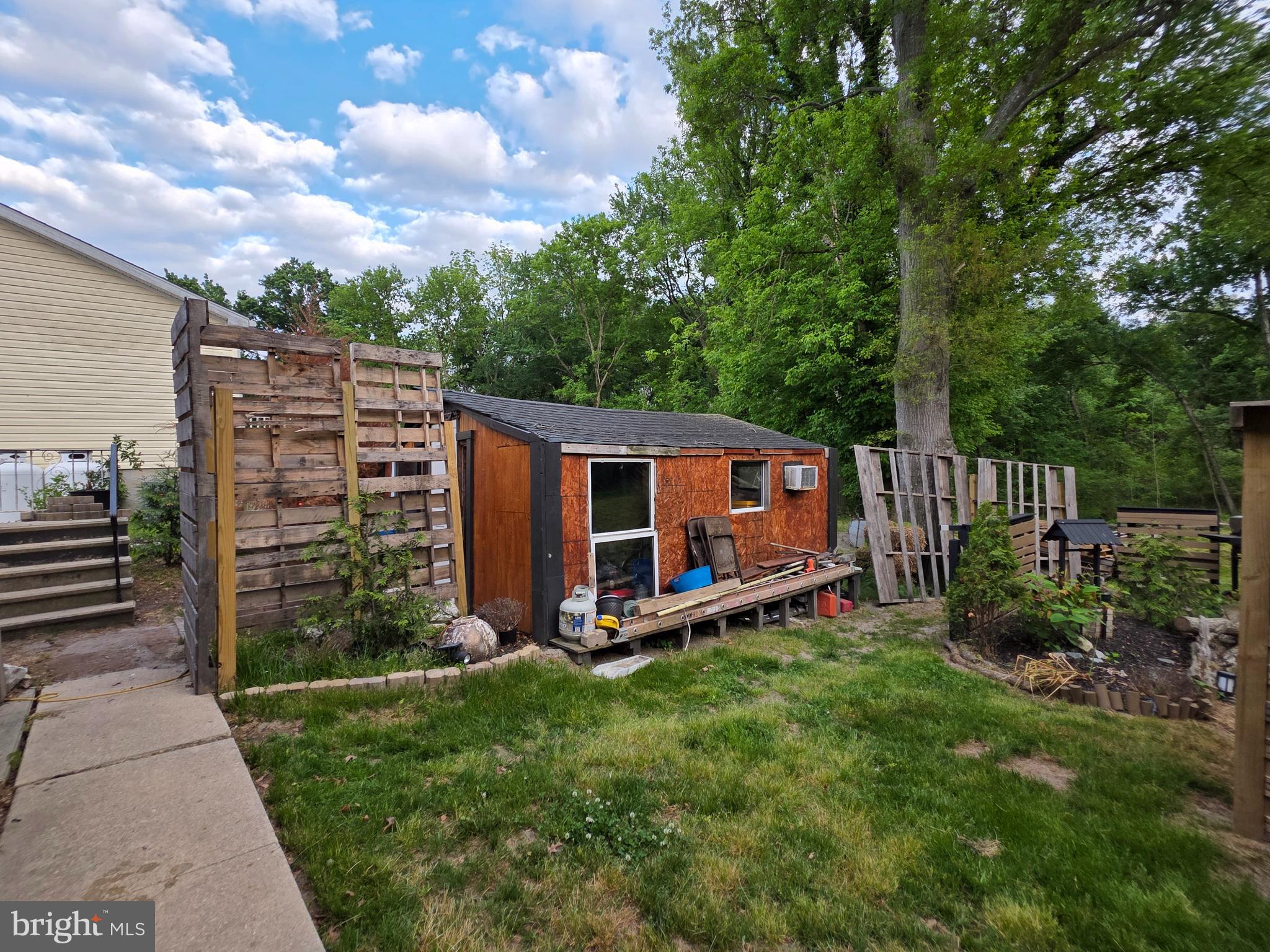 LAUREL - Residential