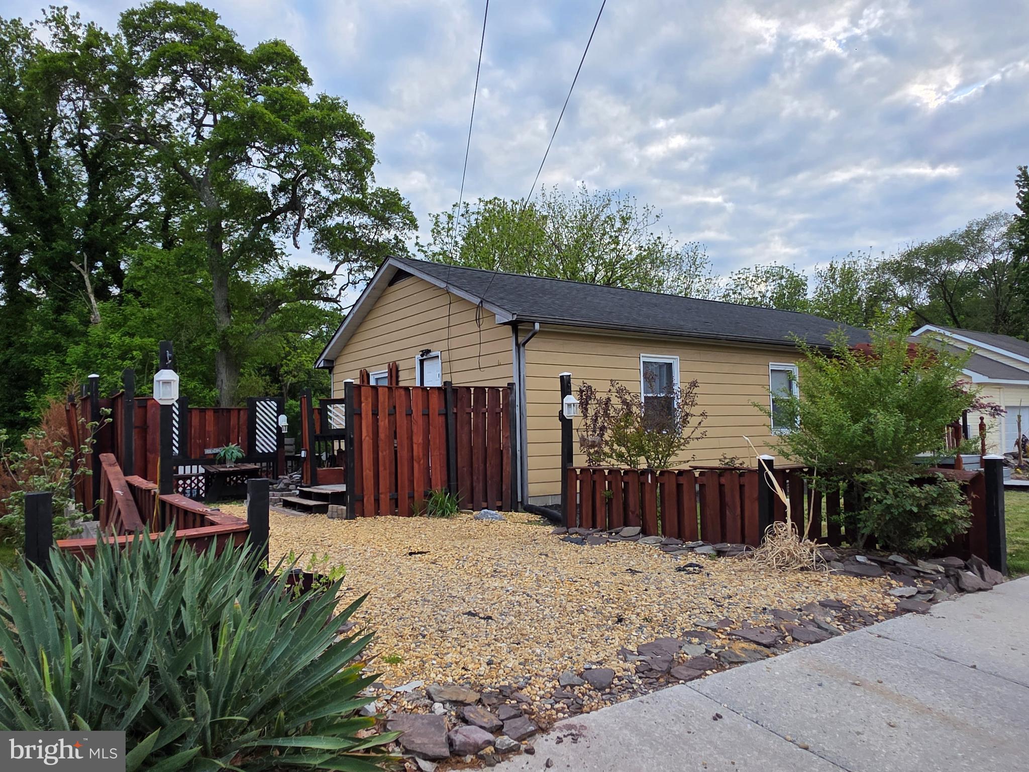 LAUREL - Residential
