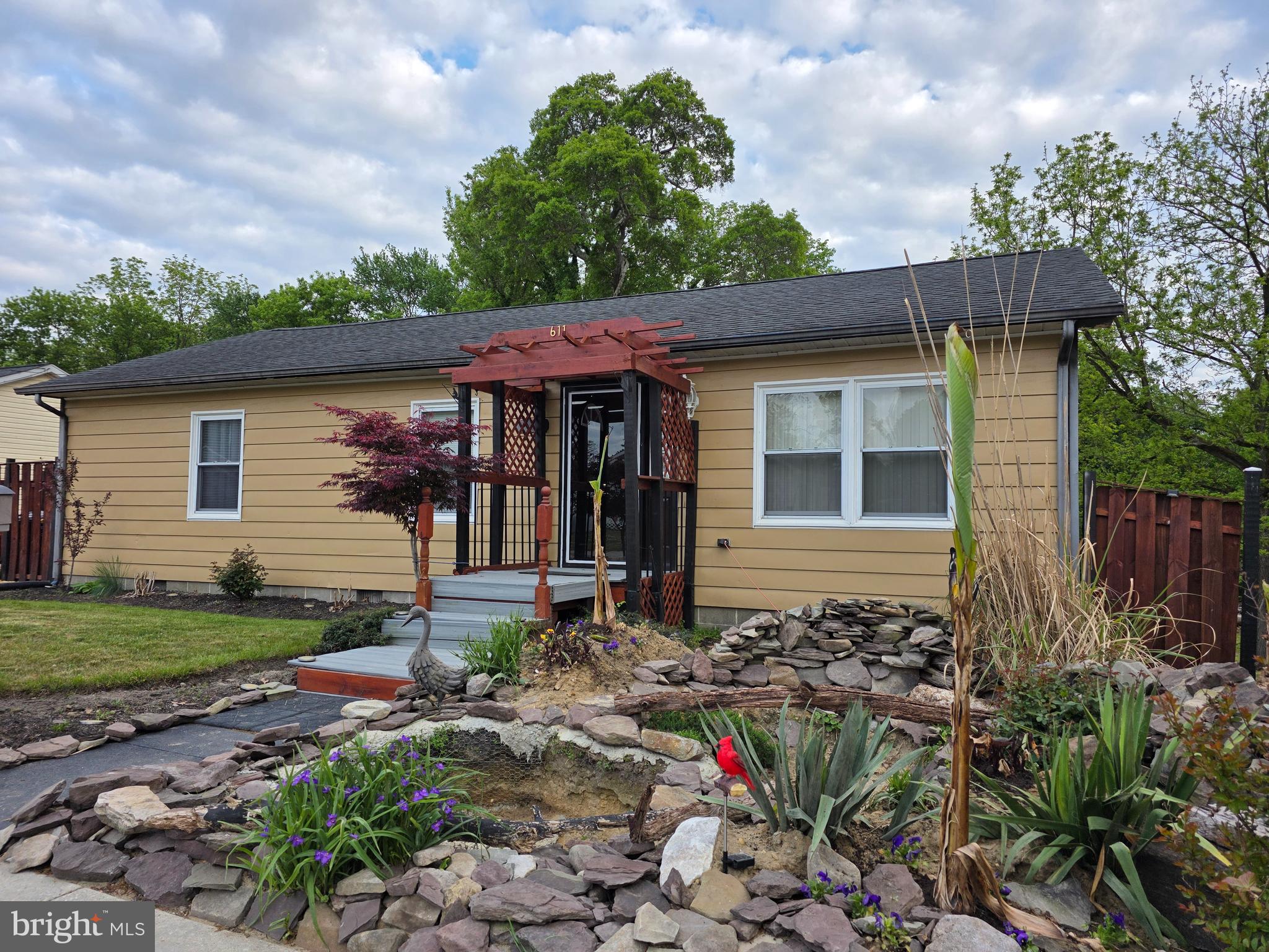 LAUREL - Residential
