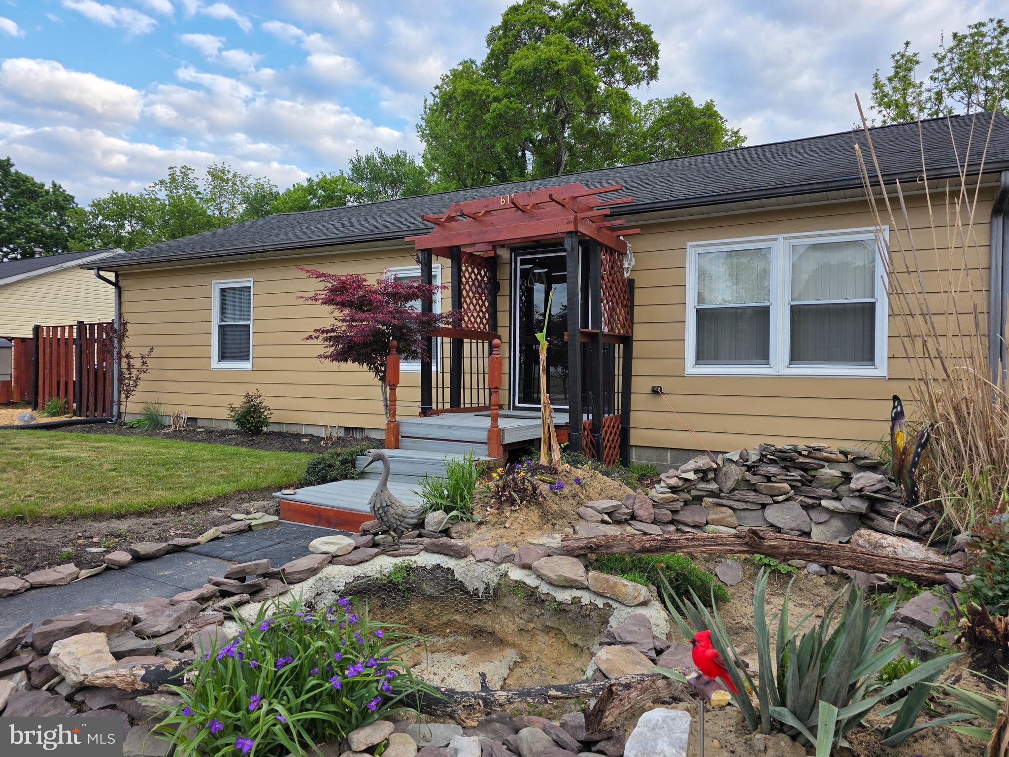LAUREL - Residential