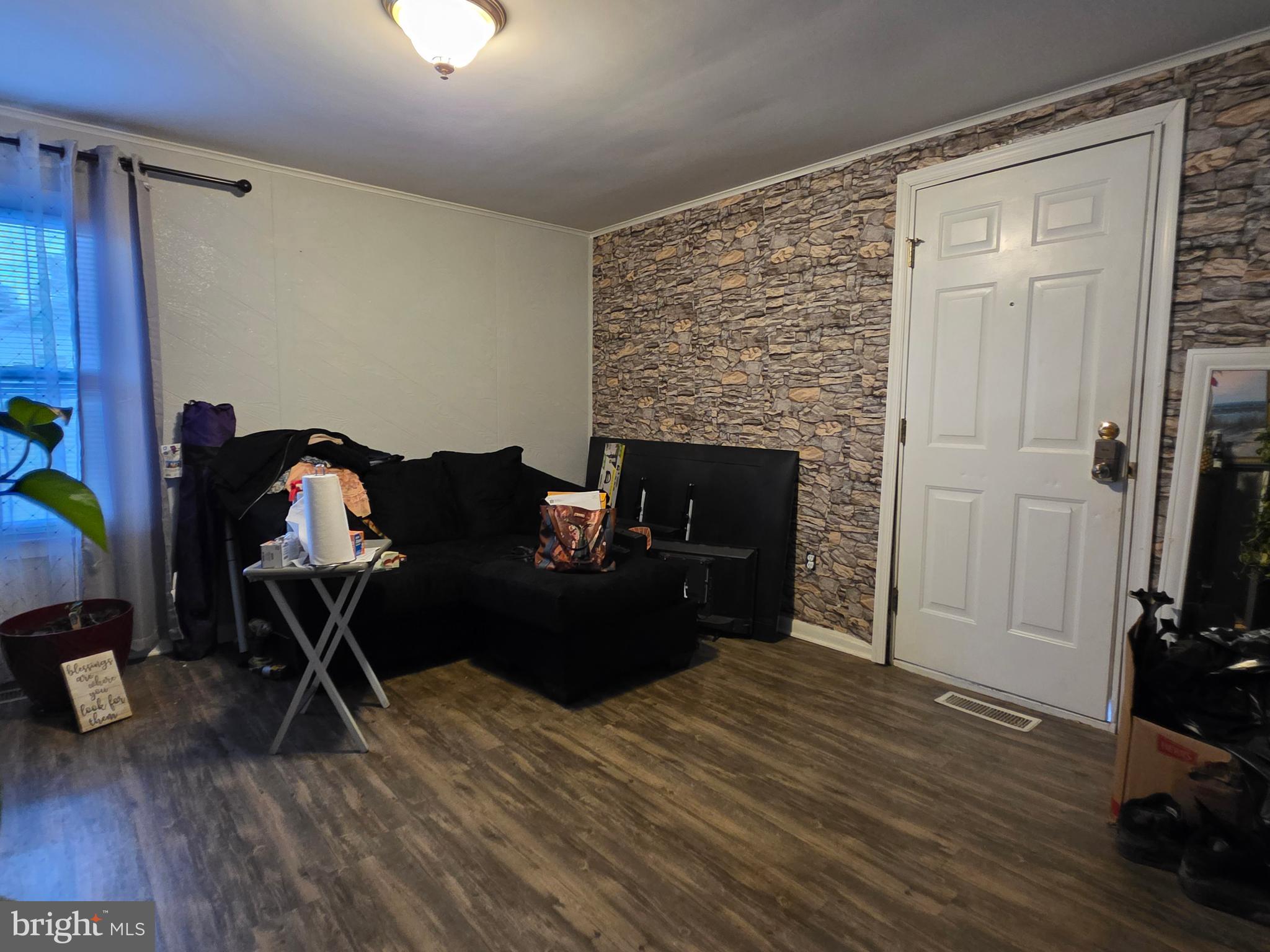 LAUREL - Residential