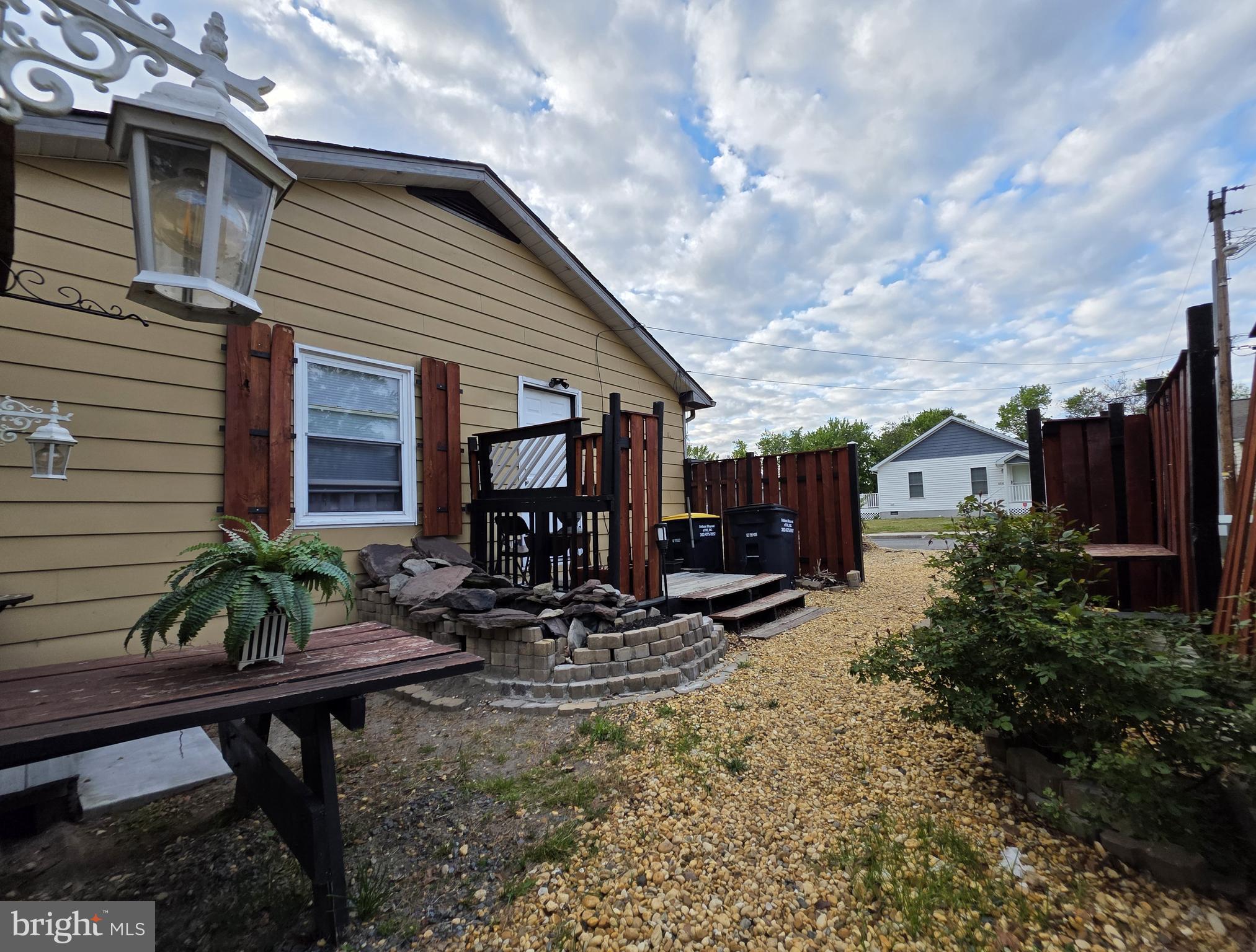 LAUREL - Residential