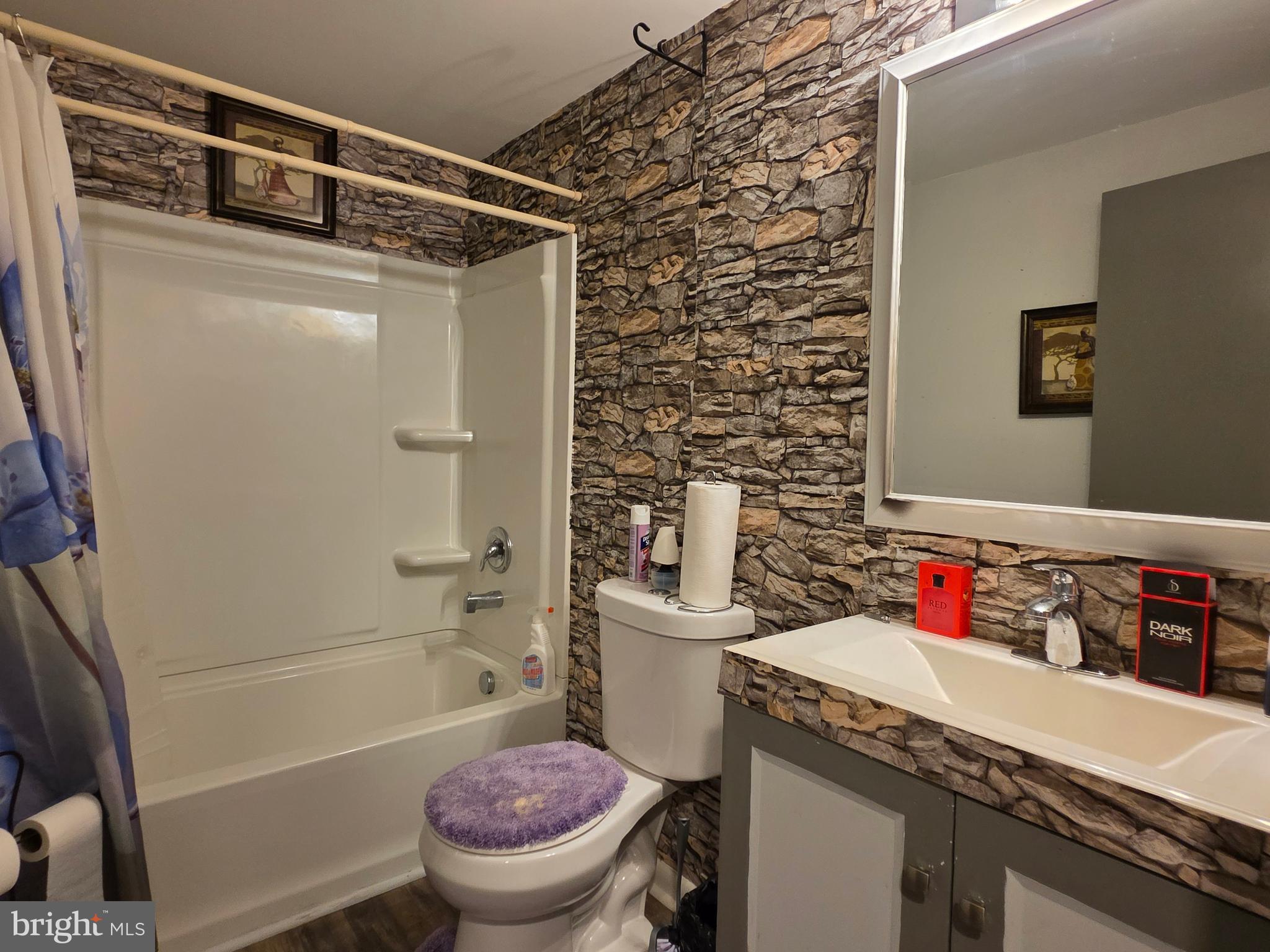 LAUREL - Residential