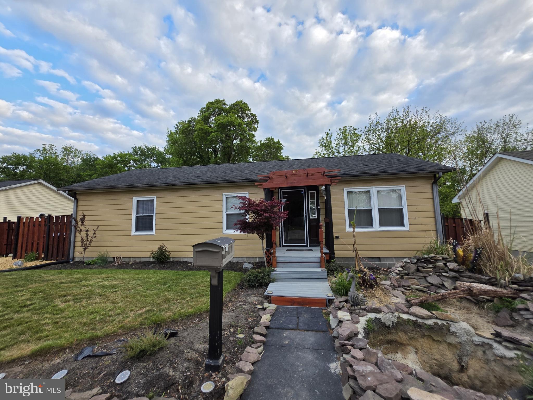 LAUREL - Residential