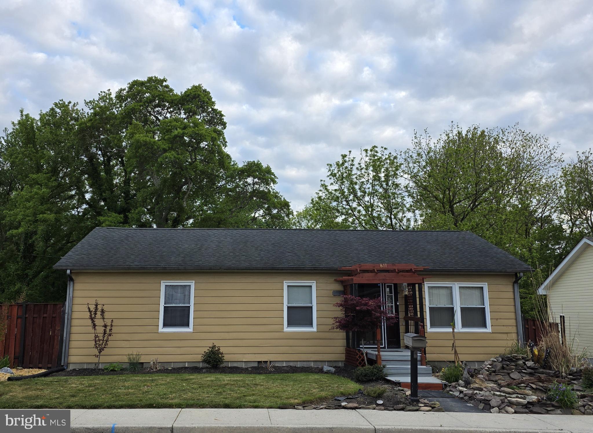 LAUREL - Residential