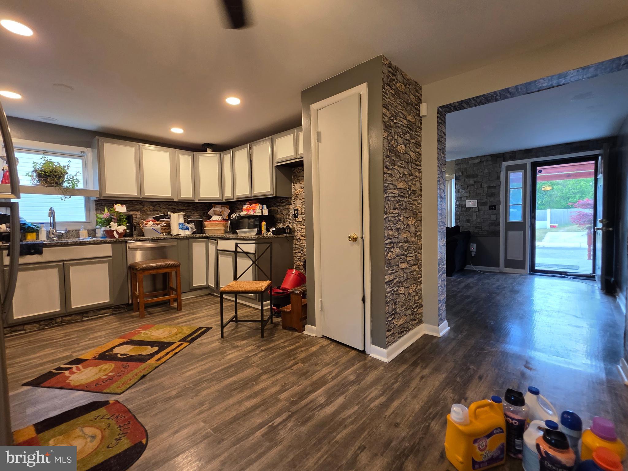LAUREL - Residential