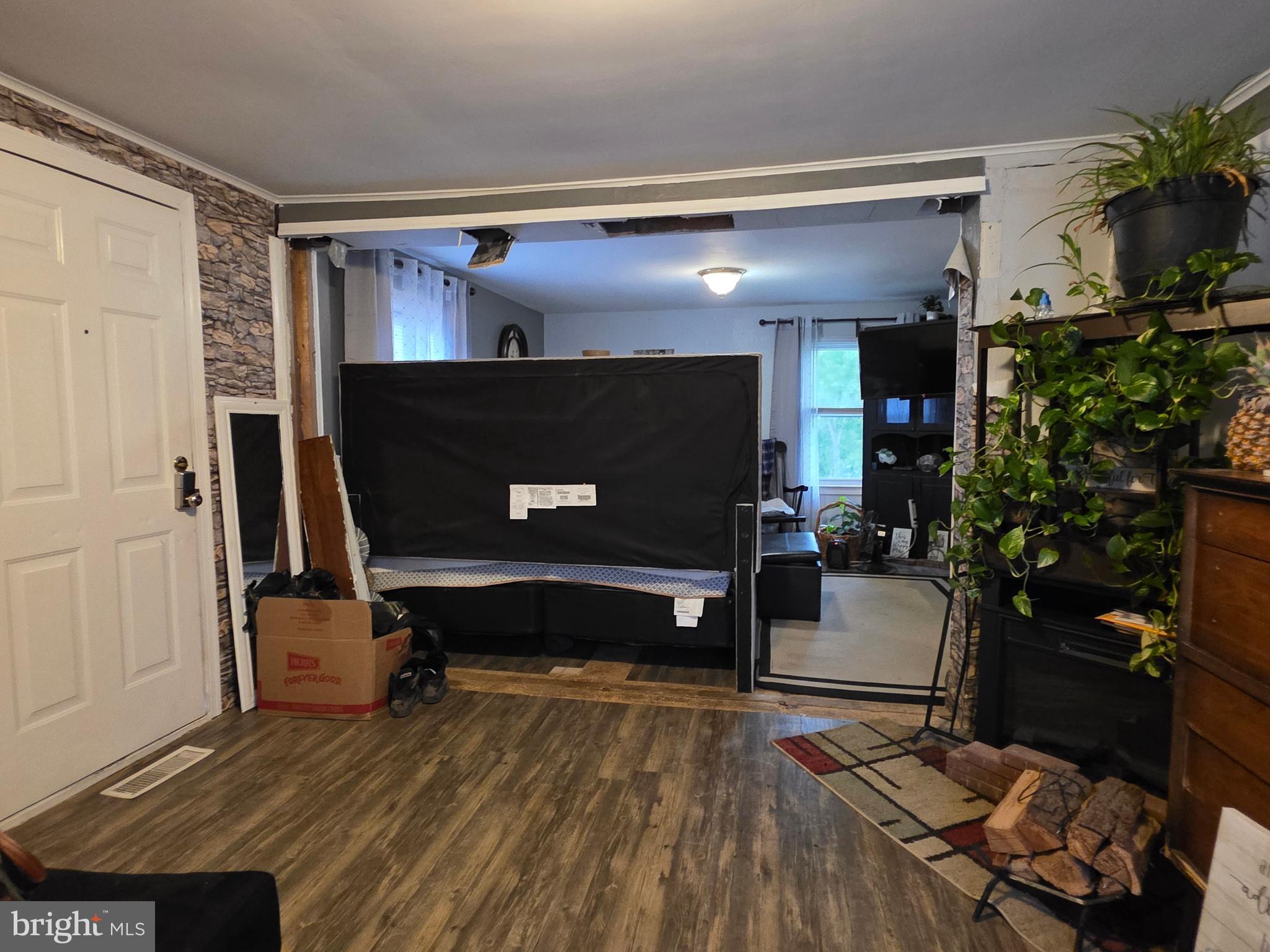 LAUREL - Residential