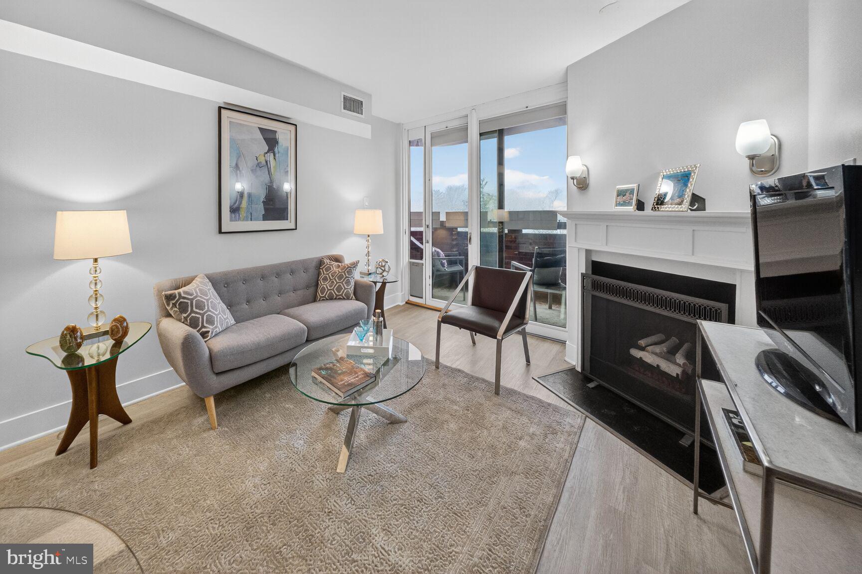 4444 CONNECTICUT AVENUE NW 703