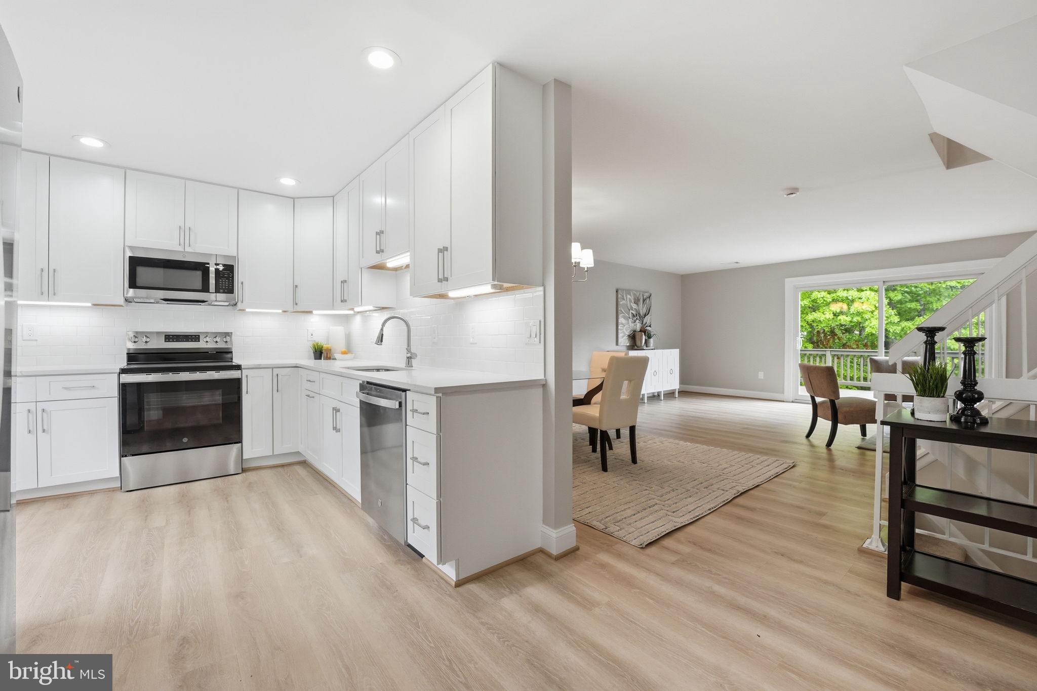 6045 HOLLOW KNOLL COURT