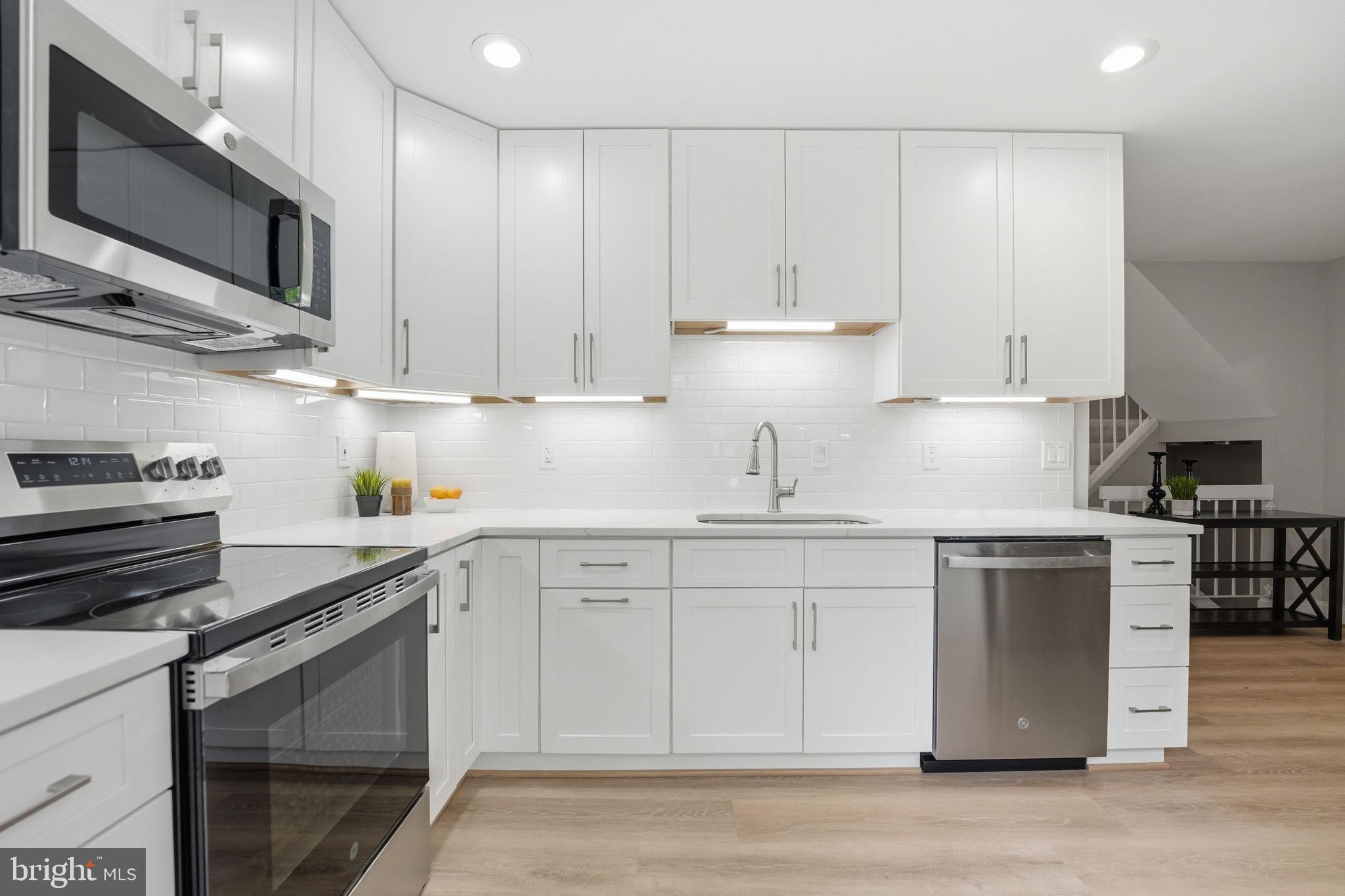 6045 HOLLOW KNOLL COURT