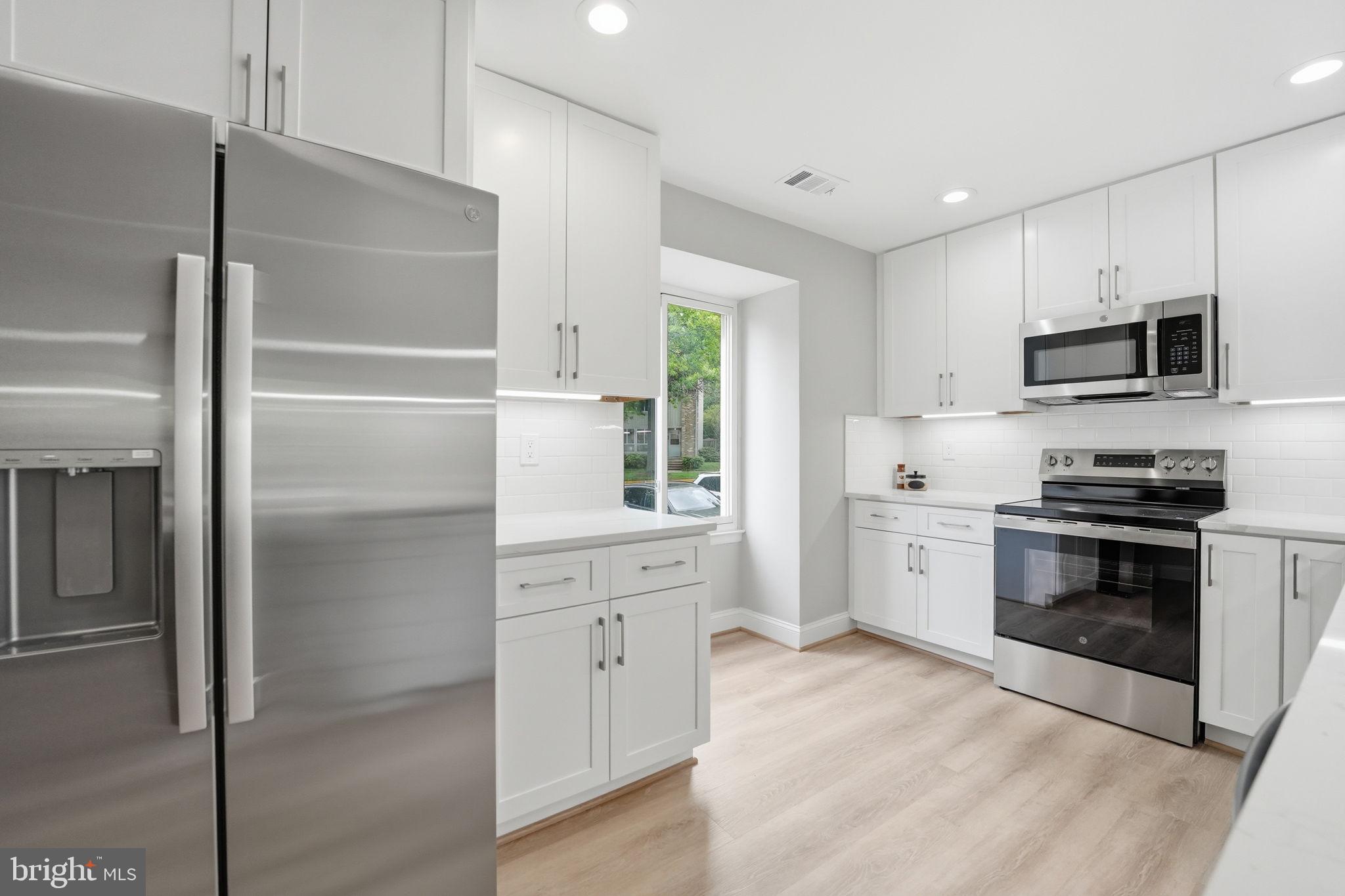 6045 HOLLOW KNOLL COURT