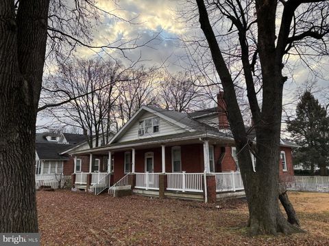 Photo of 867 Beverly Road, BURLINGTON, NJ 08016 (MLS # NJBL2104240)