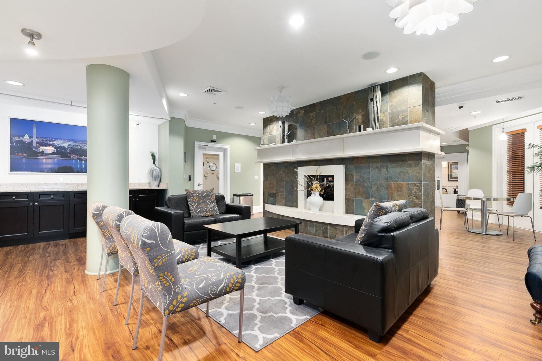 THE COLONNADE AT KENTLANDS - Residential