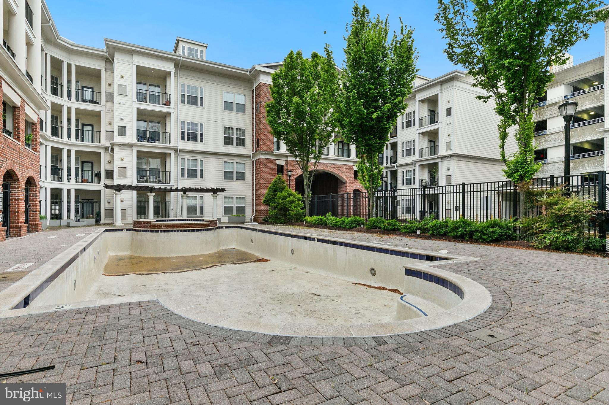 THE COLONNADE AT KENTLANDS - Residential