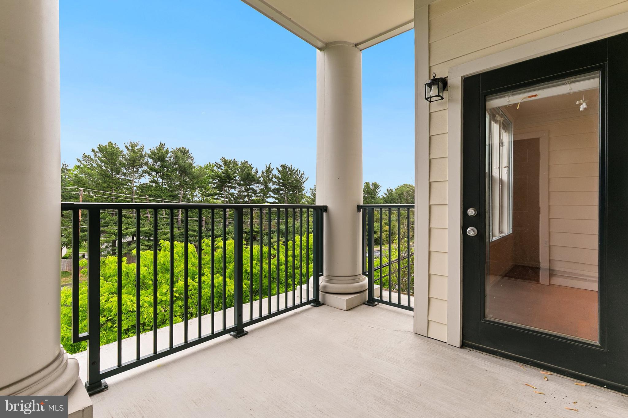 THE COLONNADE AT KENTLANDS - Residential