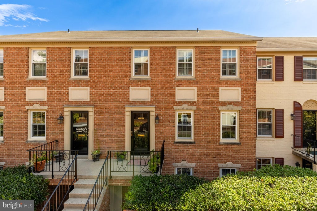 Photo of 1672 Beekman Place NW #B, WASHINGTON, DC 20009 (MLS # DCDC2282314)