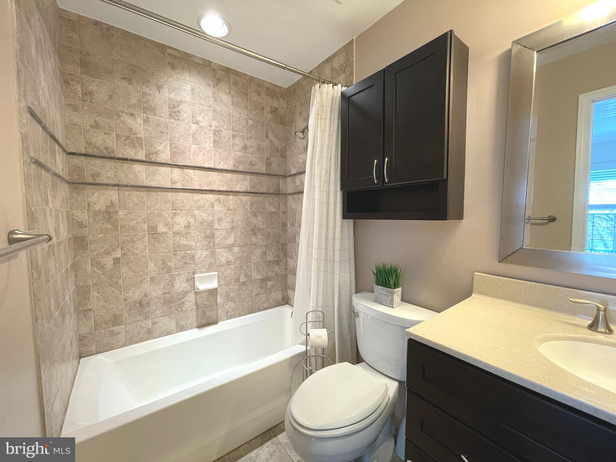 CANTON SQUARE - Residential Lease