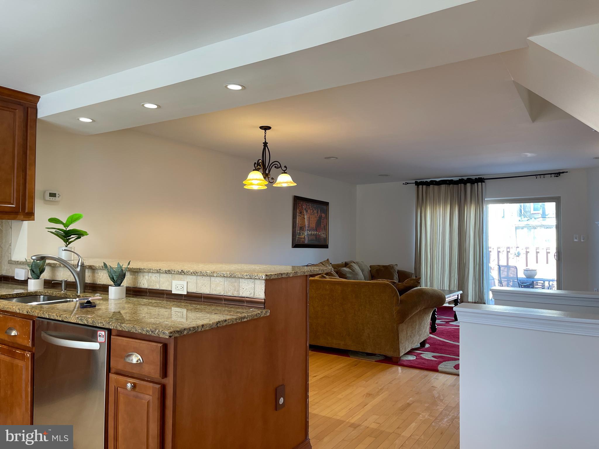 CANTON SQUARE - Residential Lease