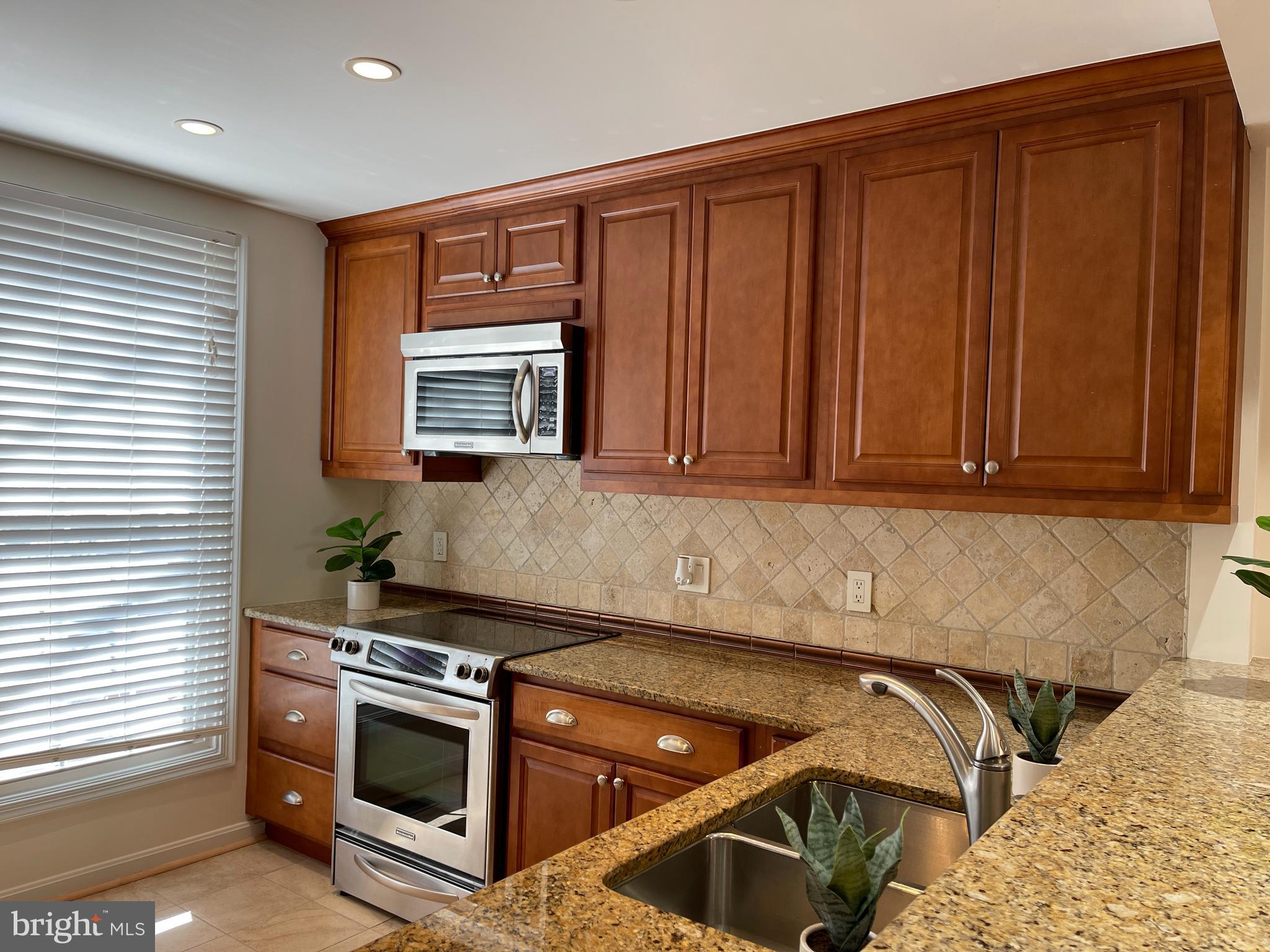 CANTON SQUARE - Residential Lease