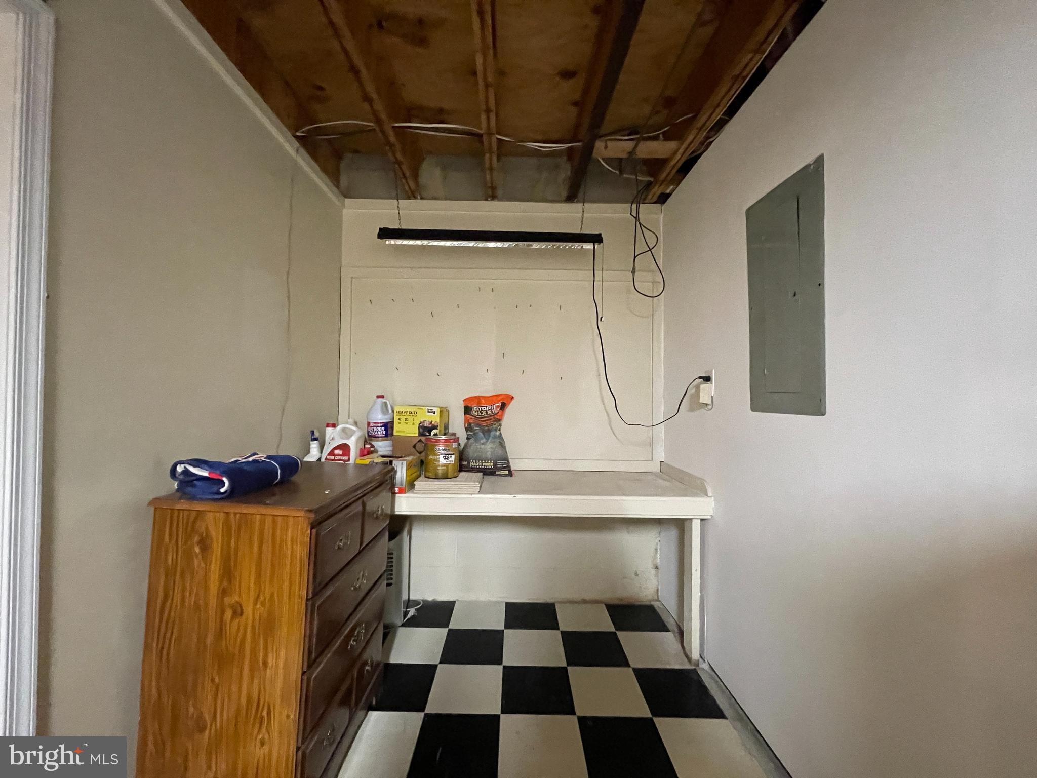 CANTON SQUARE - Residential Lease