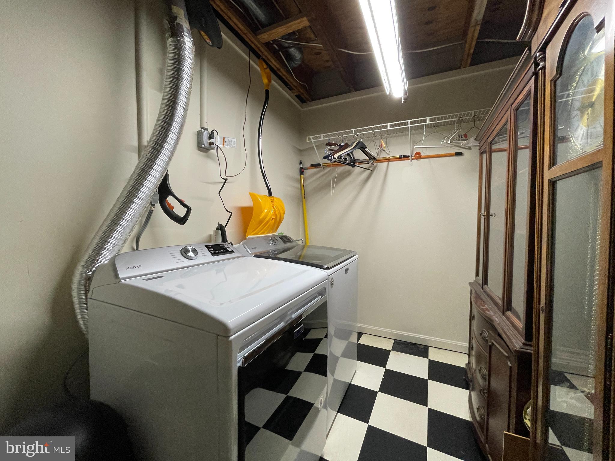 CANTON SQUARE - Residential Lease