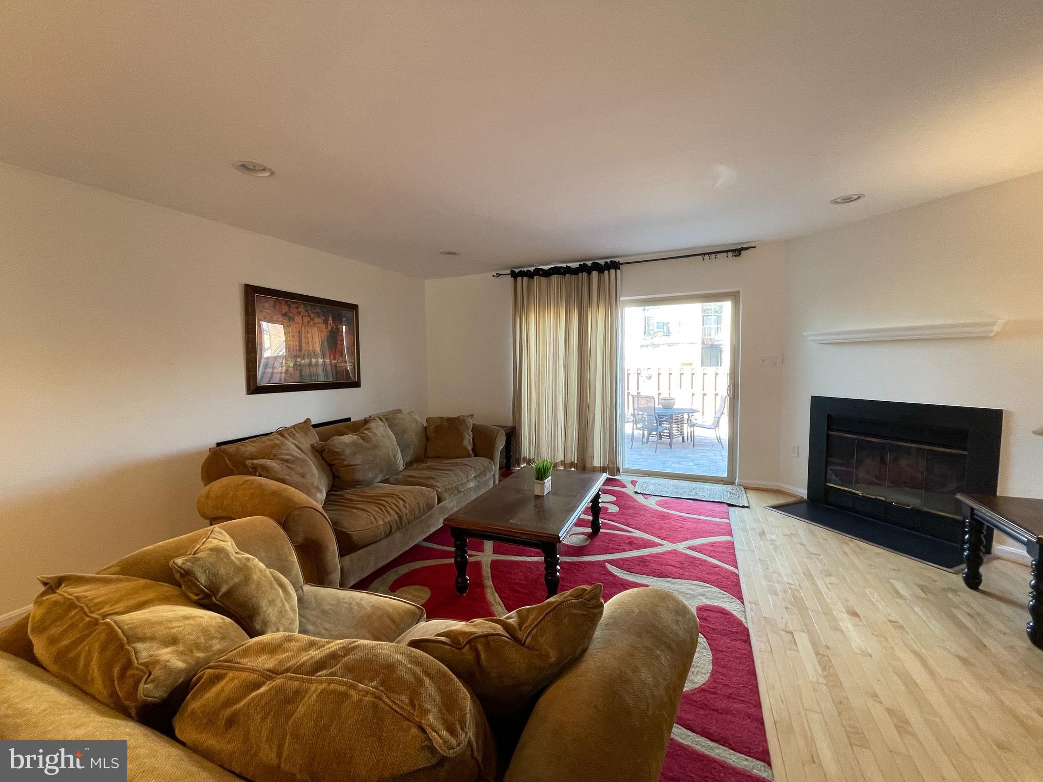 CANTON SQUARE - Residential Lease