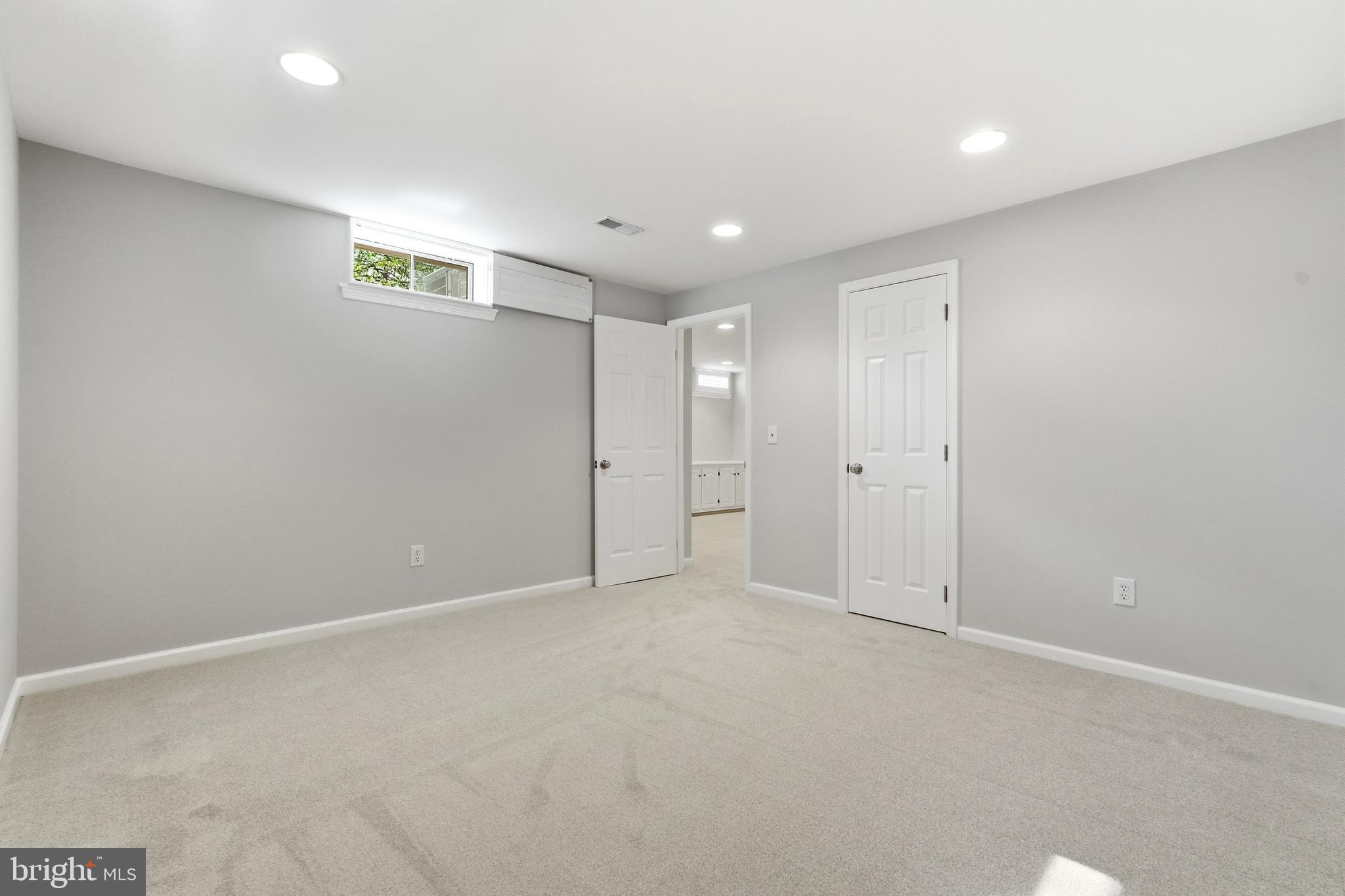 WILLIAMSBURG VILLAGE - Residential