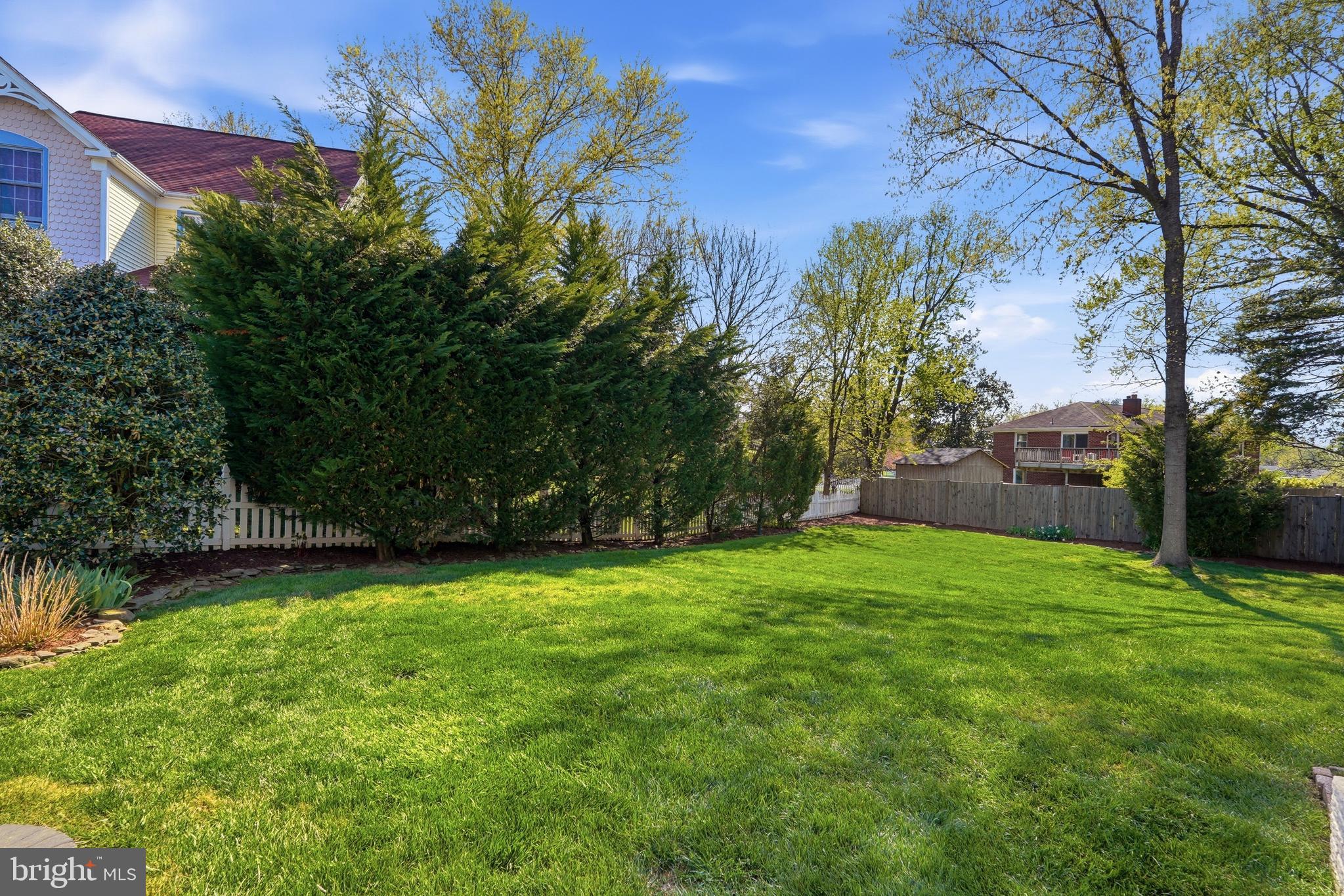 WILLIAMSBURG VILLAGE - Residential