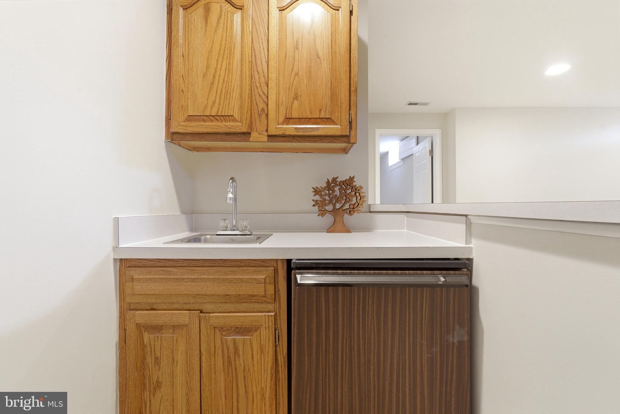 WILLIAMSBURG VILLAGE - Residential