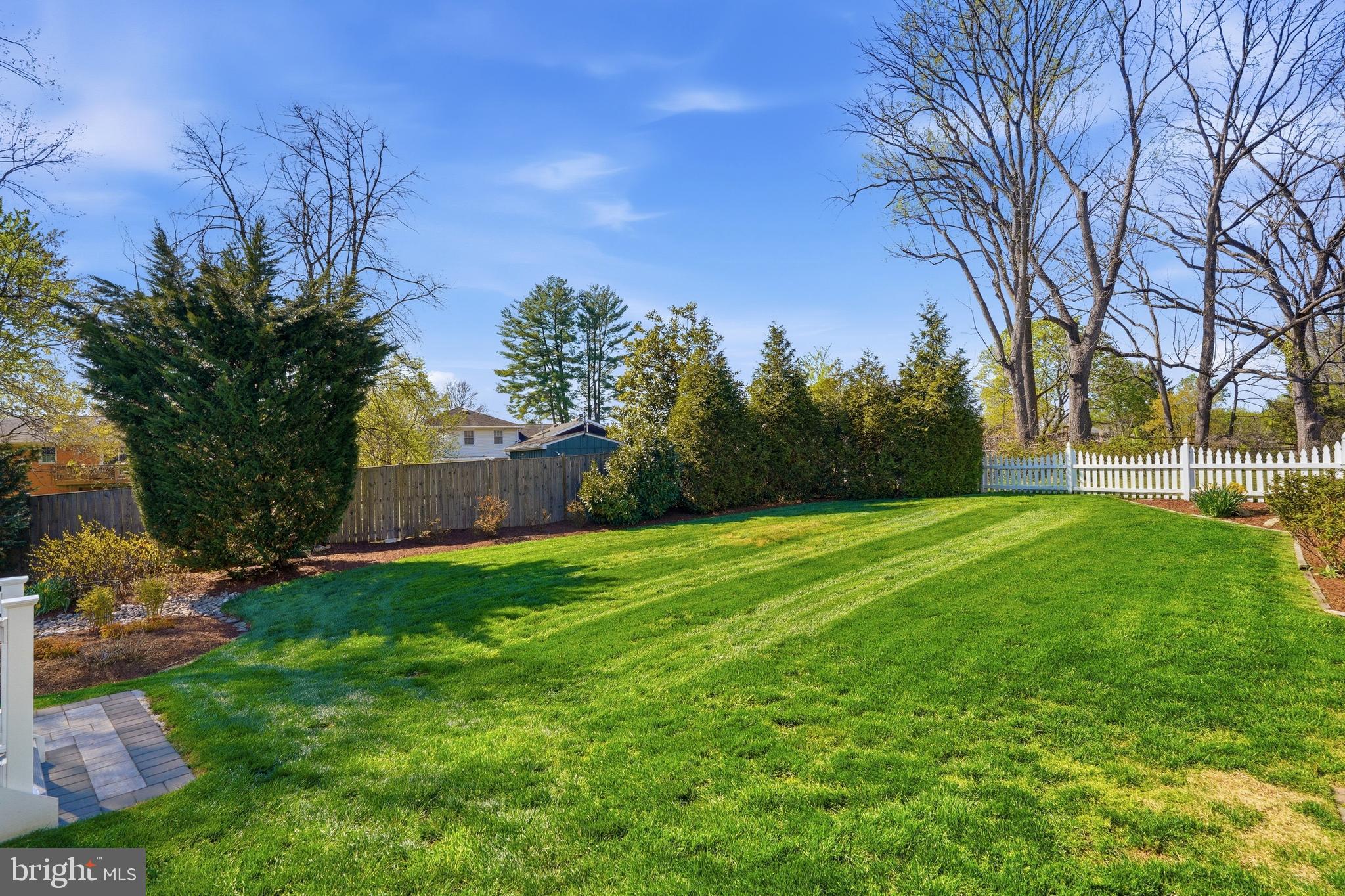 WILLIAMSBURG VILLAGE - Residential