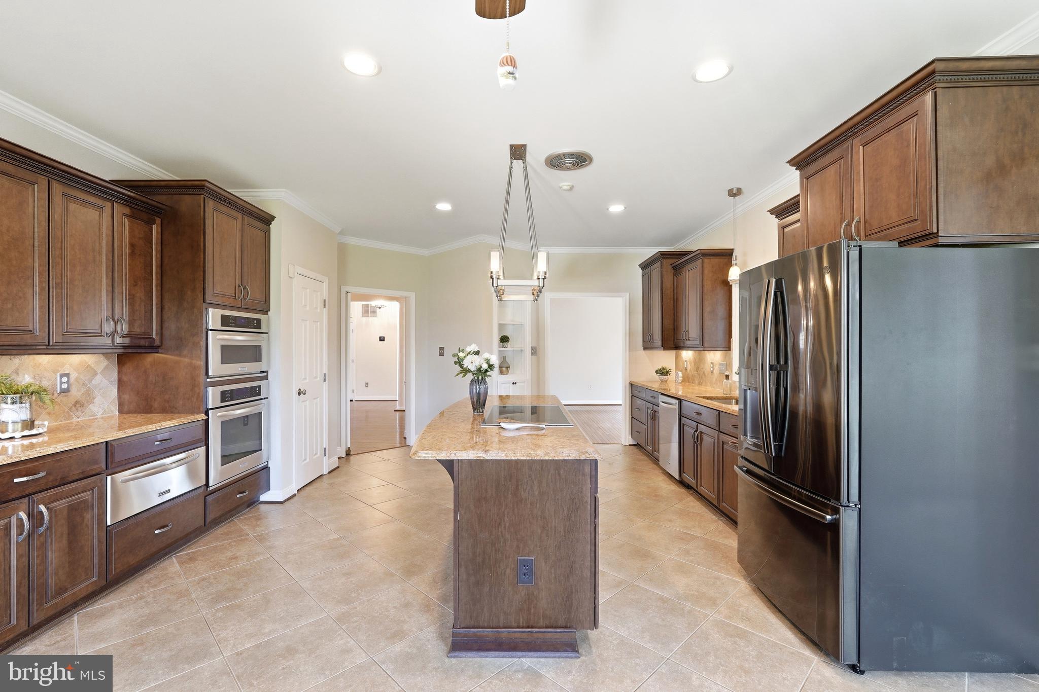 WILLIAMSBURG VILLAGE - Residential