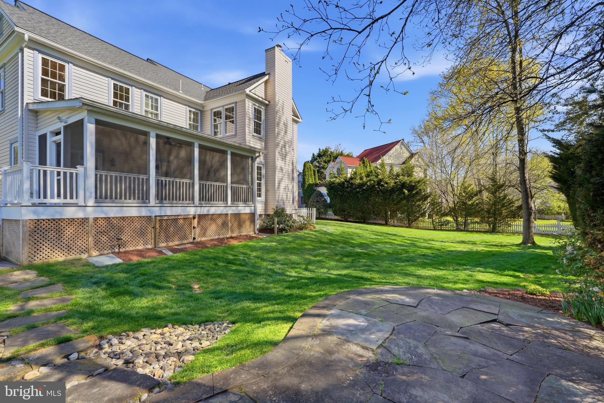 WILLIAMSBURG VILLAGE - Residential