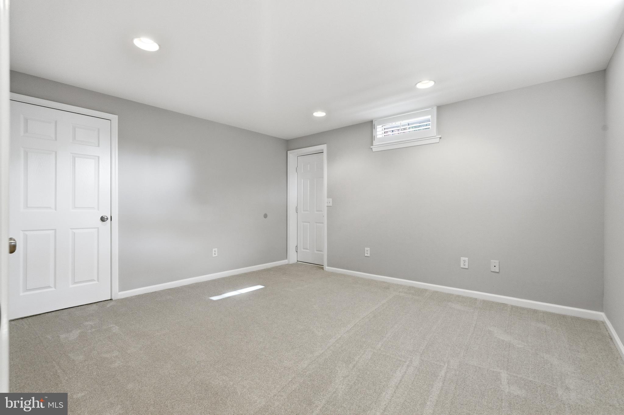 WILLIAMSBURG VILLAGE - Residential