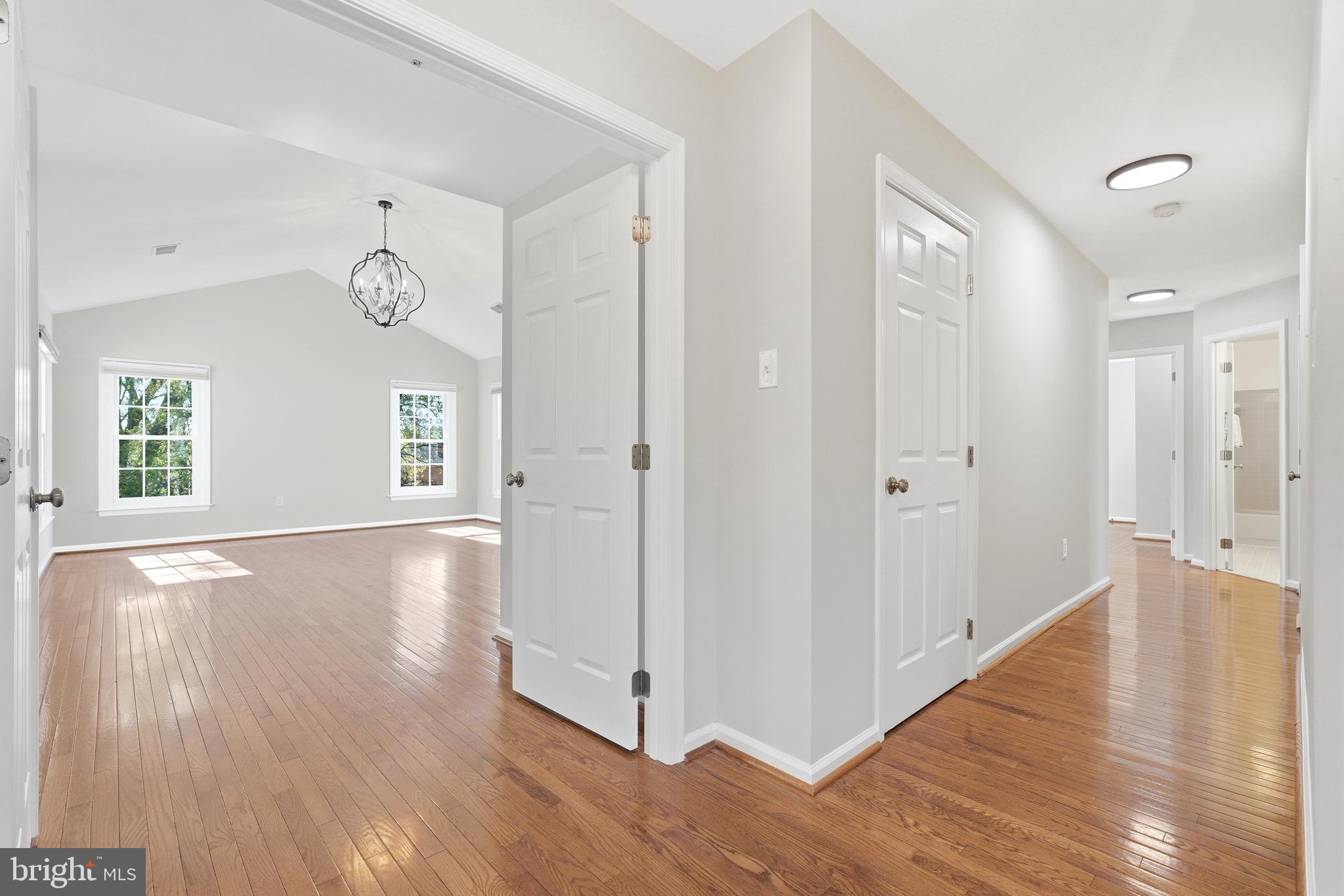 WILLIAMSBURG VILLAGE - Residential