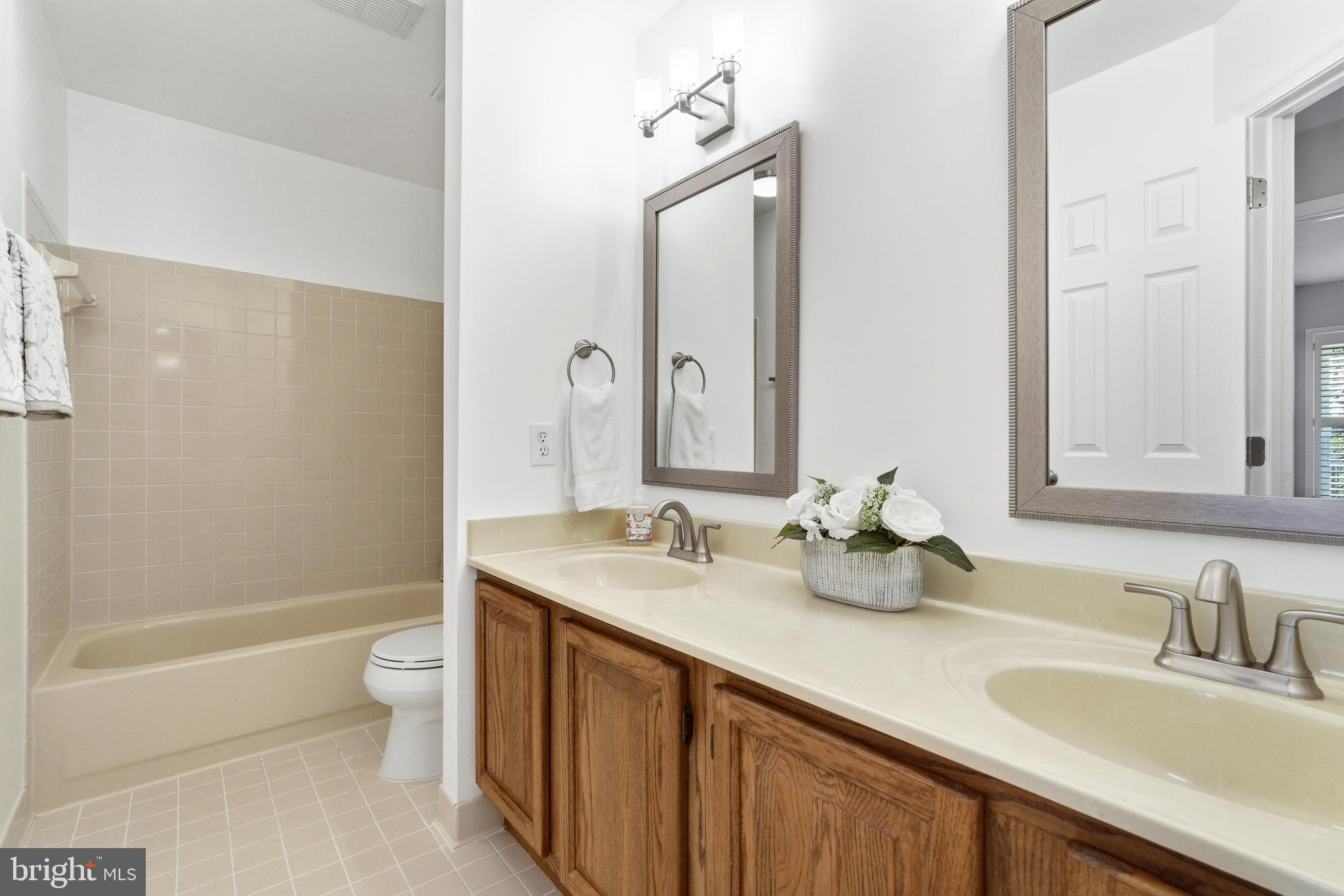 WILLIAMSBURG VILLAGE - Residential