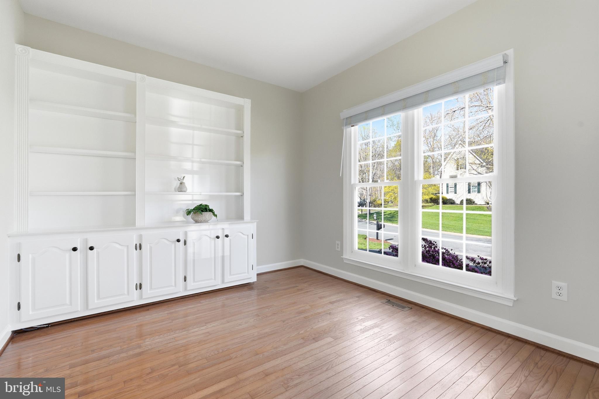 WILLIAMSBURG VILLAGE - Residential