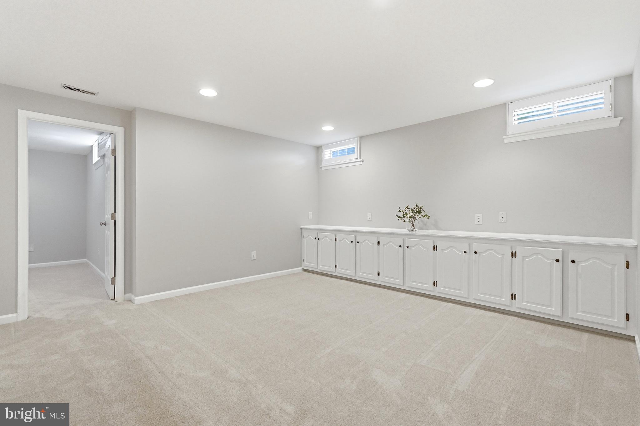 WILLIAMSBURG VILLAGE - Residential