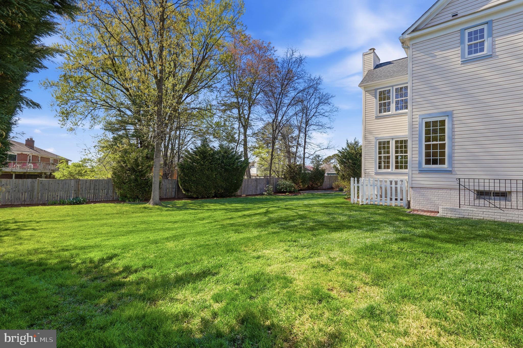 WILLIAMSBURG VILLAGE - Residential