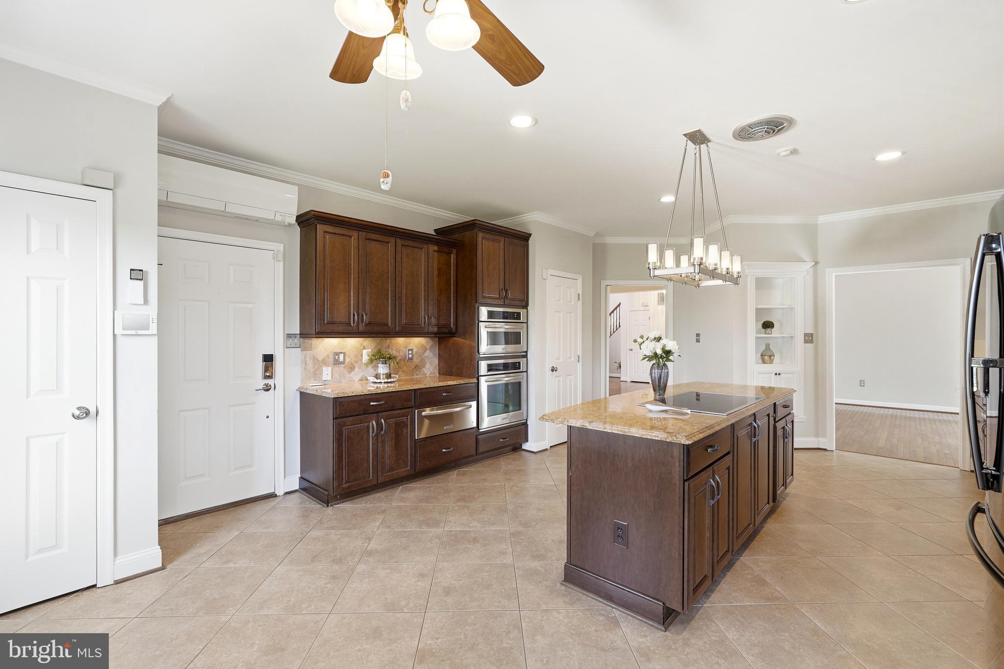 WILLIAMSBURG VILLAGE - Residential