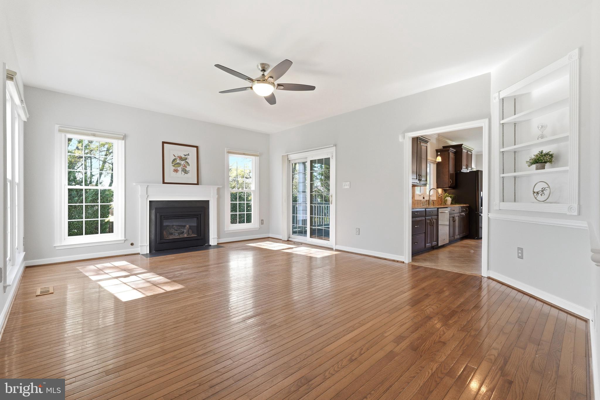 WILLIAMSBURG VILLAGE - Residential