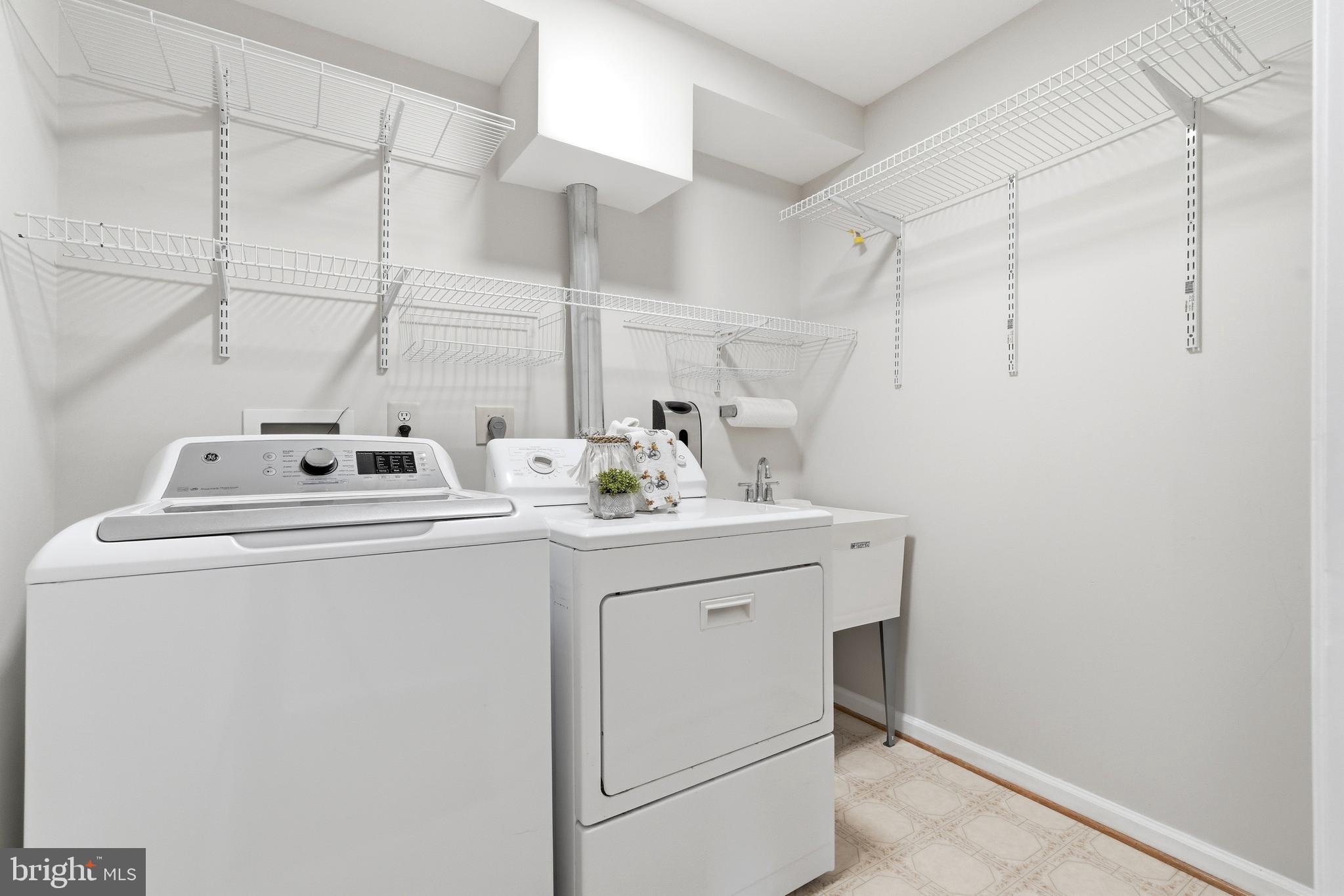 WILLIAMSBURG VILLAGE - Residential