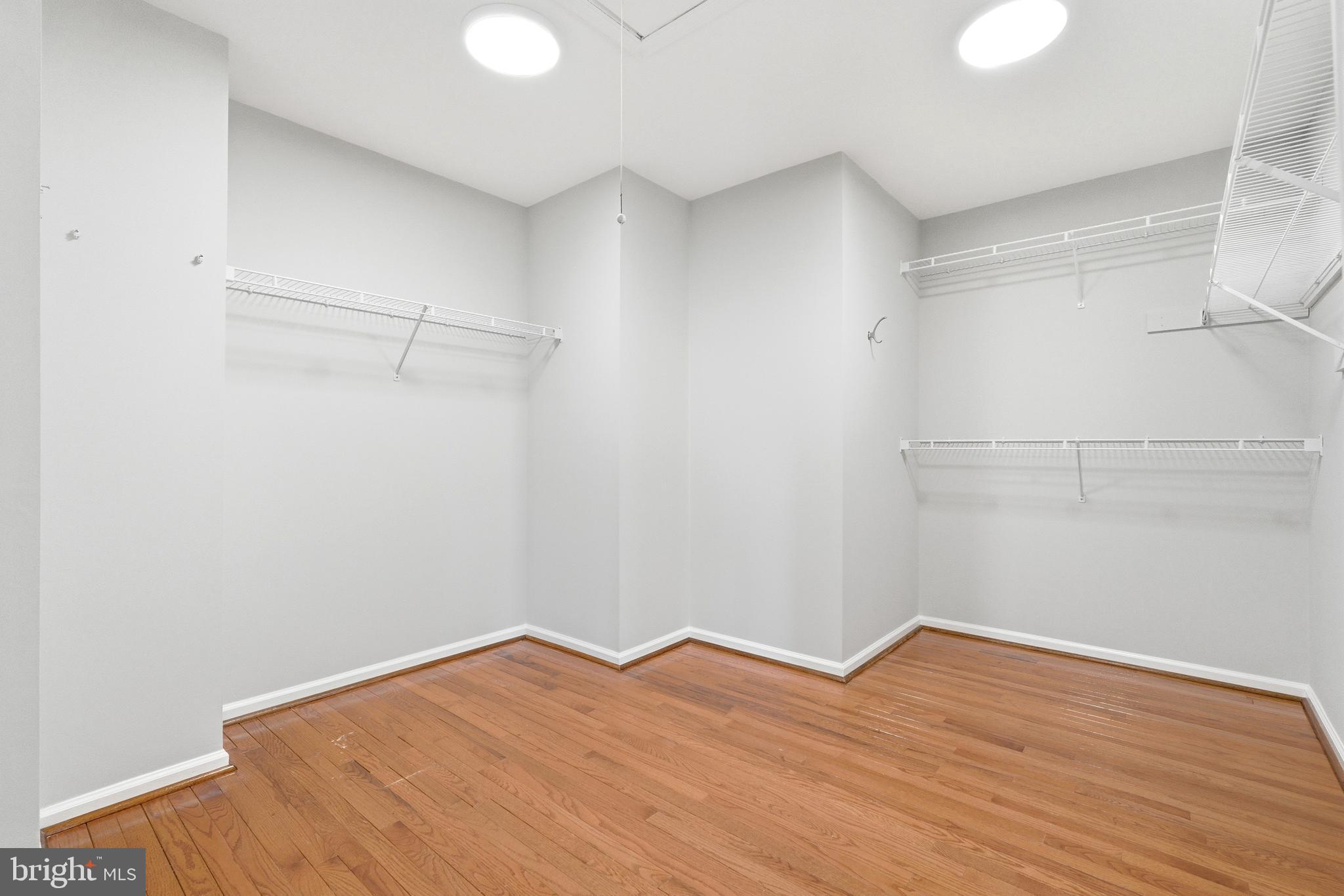 WILLIAMSBURG VILLAGE - Residential