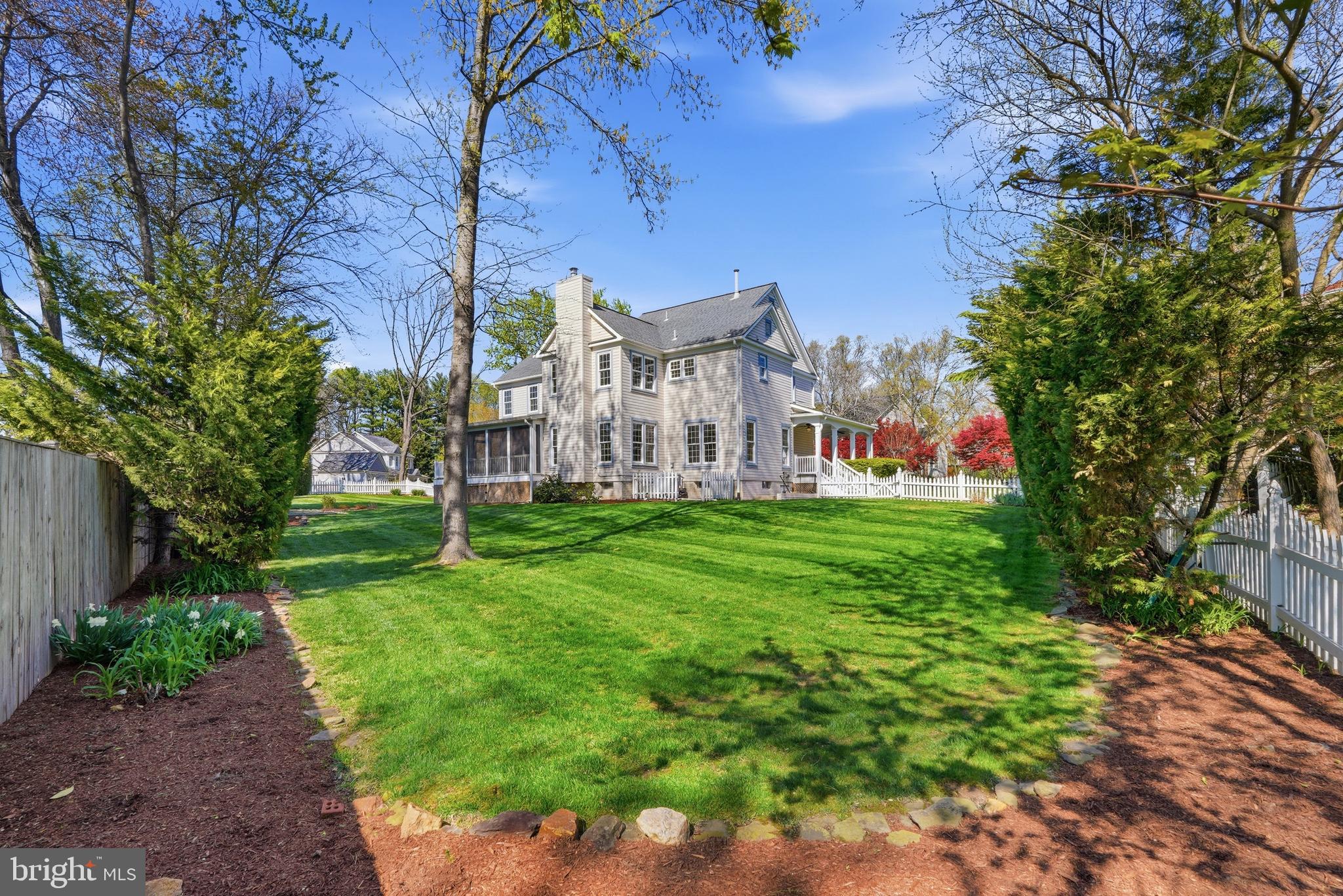 WILLIAMSBURG VILLAGE - Residential