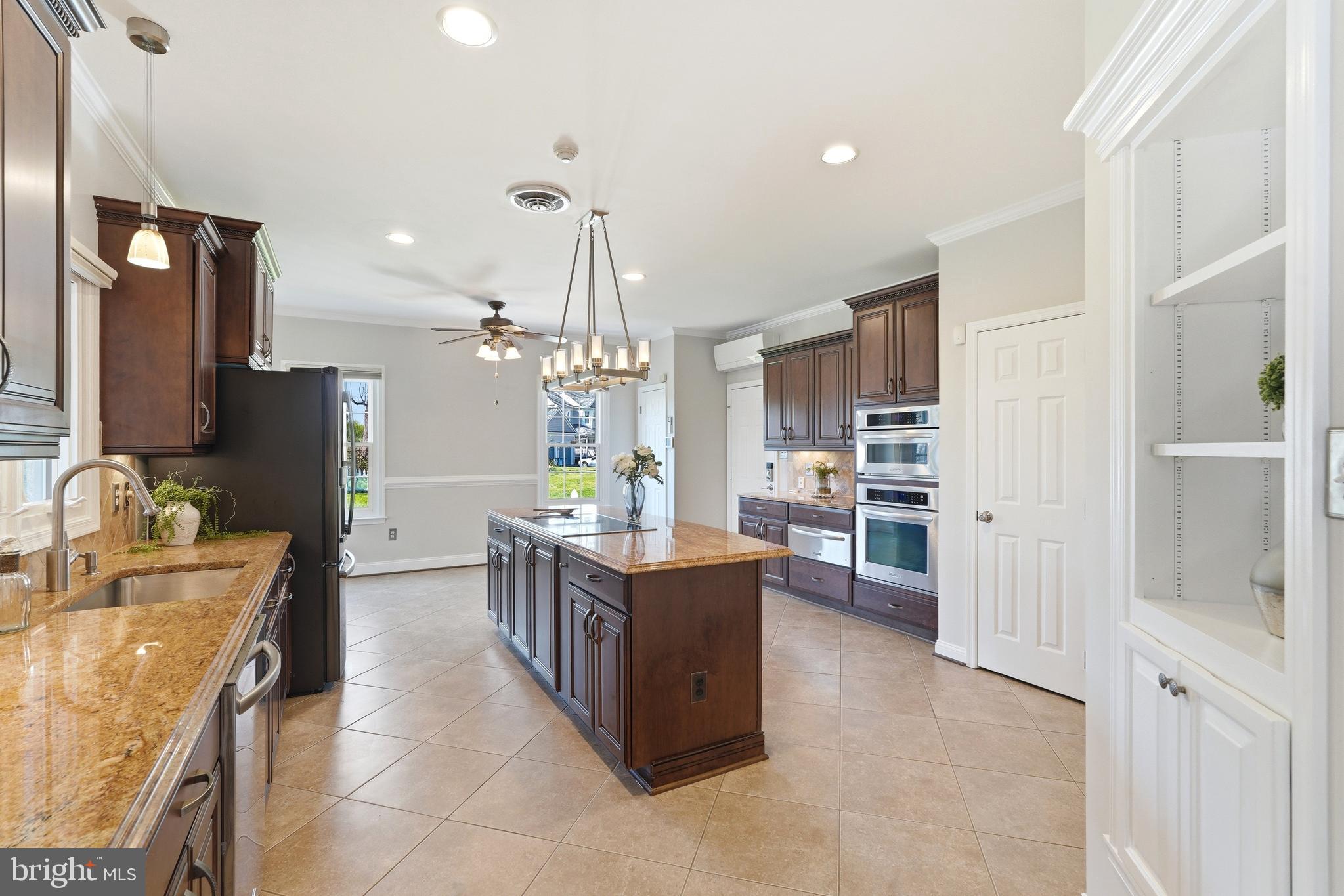 WILLIAMSBURG VILLAGE - Residential