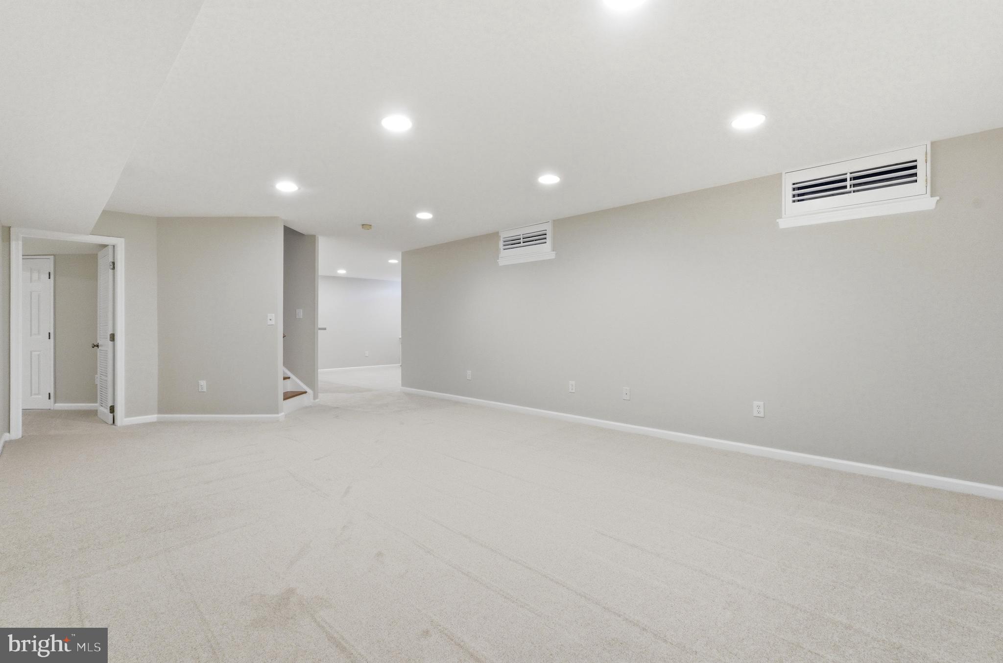 WILLIAMSBURG VILLAGE - Residential