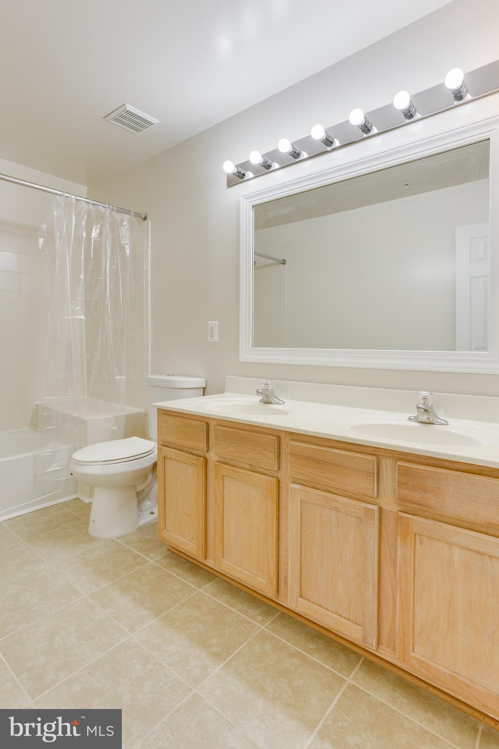 THE OAKS AT SIXTY FIFTH - Residential