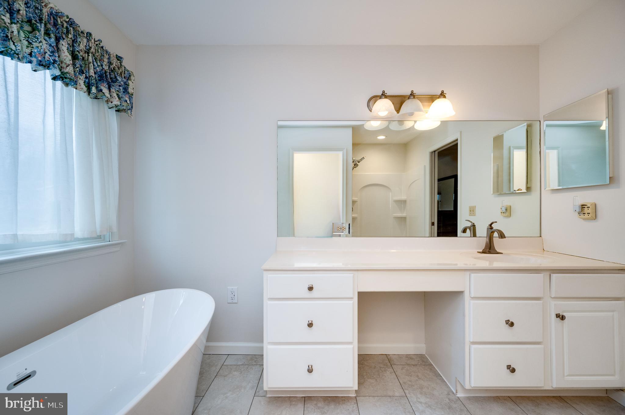 NORTHRIDGE - Residential