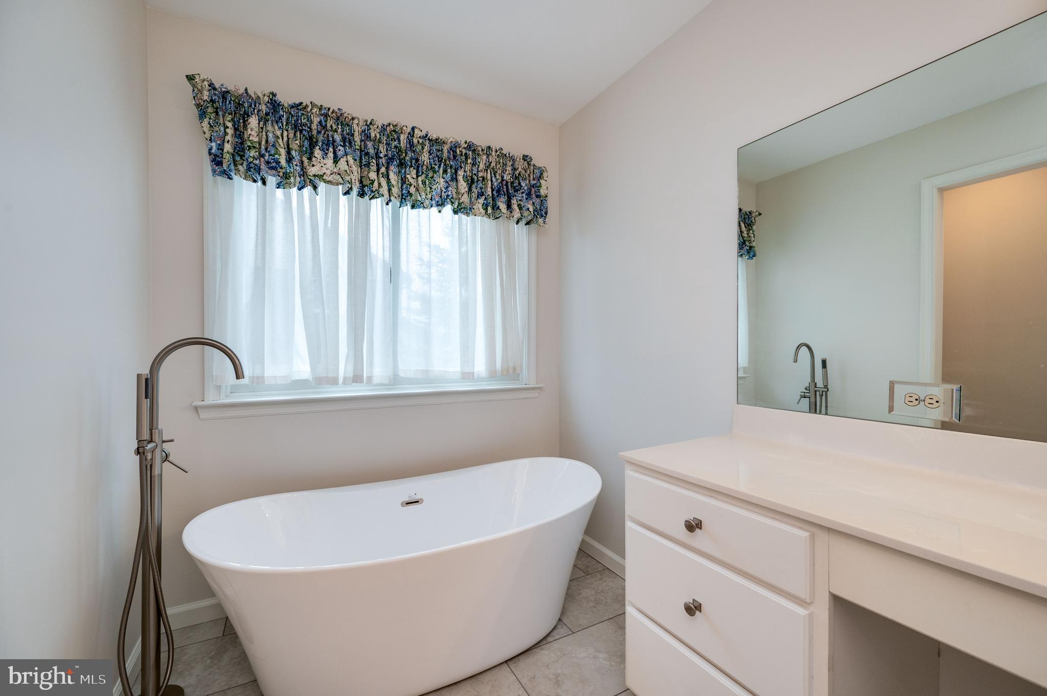 NORTHRIDGE - Residential