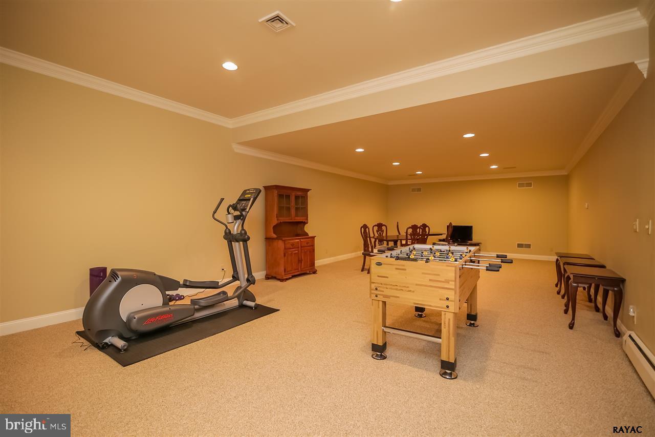 OUTDOOR COUNTRY CLUB - Residential